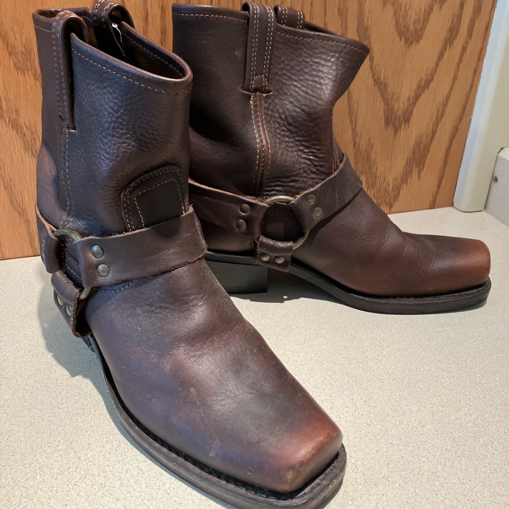 FRYE 77455 9.5 Harness Motorcycle Leather Women's Riding Soft Toe Booties Boots
